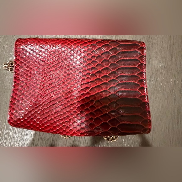 Valentino Bags Audrey red moc croc faux leather clutch bag gold-tone chain strap - Picture 10 of 10